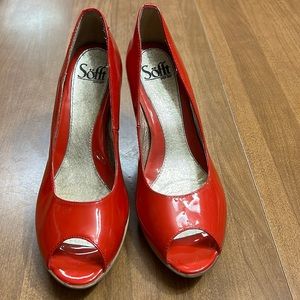 Women’s peep toe Sofft 4 inch heel